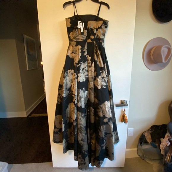 FORMAL DRESS - SZ 8 - Picture 2 of 4